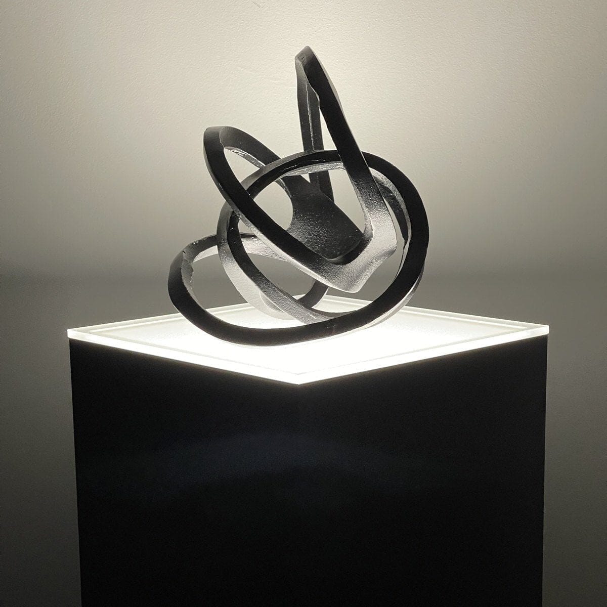 Guide to Art Displays with Lighting Options