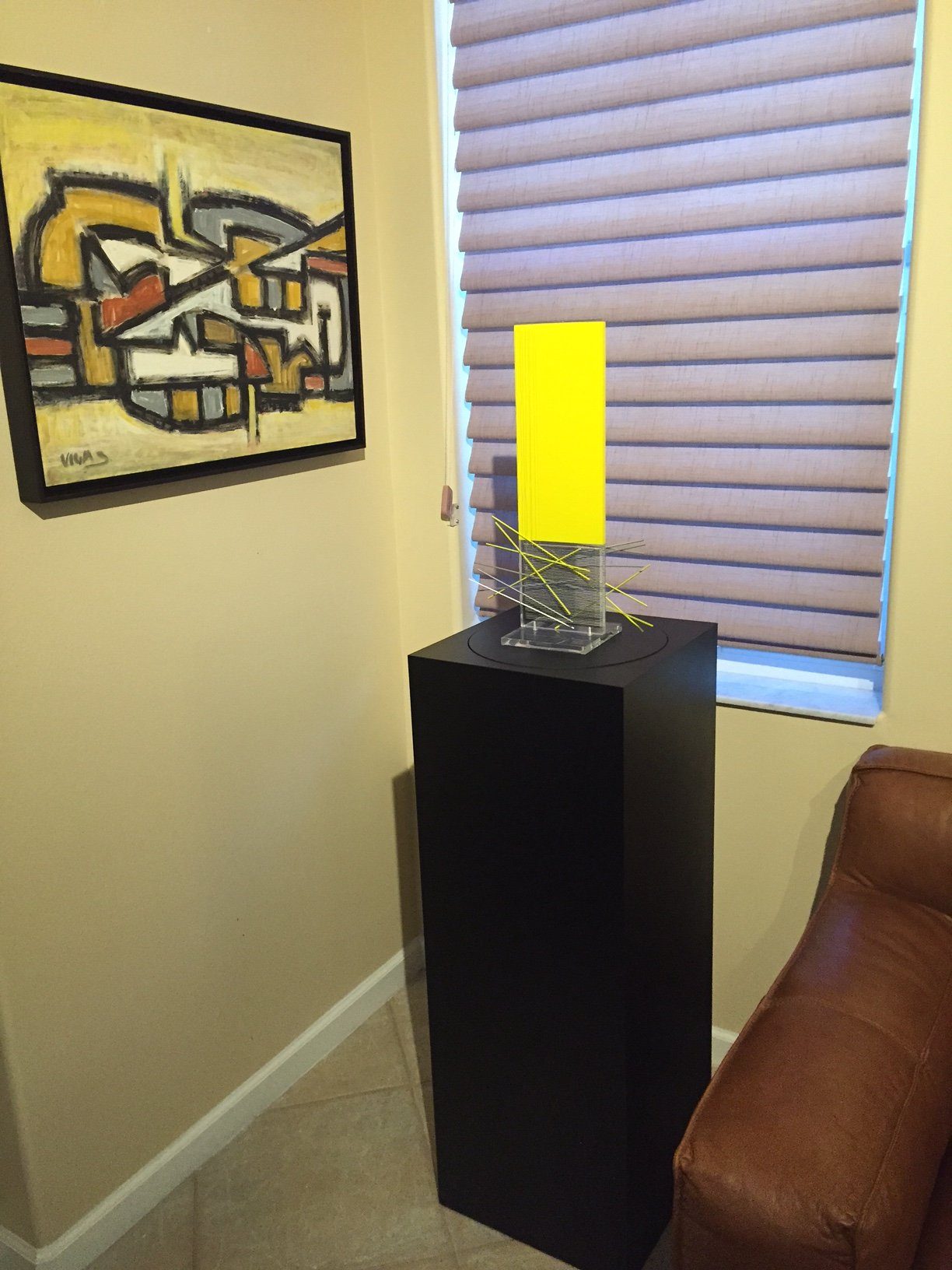 Black Laminate Pedestal with Turntable – Pedestal Source